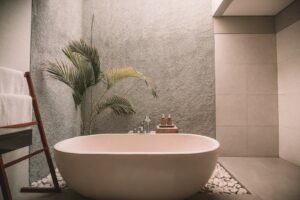 white ceramic bathtub